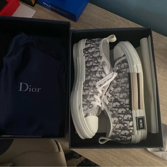 Dior B23